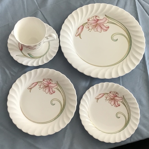 Vintage NIKKO Japan Fine Bone China Rhubrum Lily Dinnerware Rare, Beautiful - Picture 3 of 16